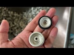 प्लास्टिक स्टेम गैस लाइटर रिफिल वाल्व के साथ स्पष्ट लेक्ड टिनप्लेट माउंटिंग कप